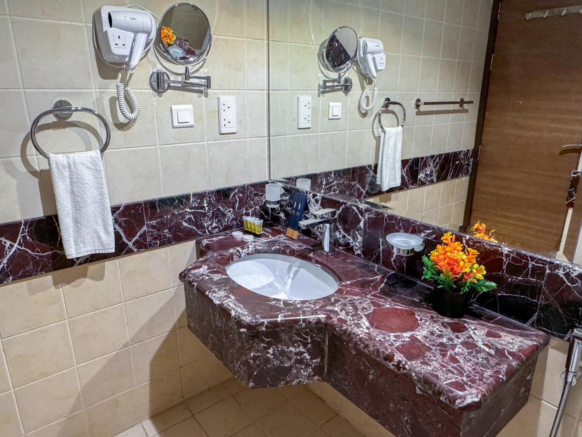 Rabwat Al Safwah Golden Hotel 麦地那 外观 照片