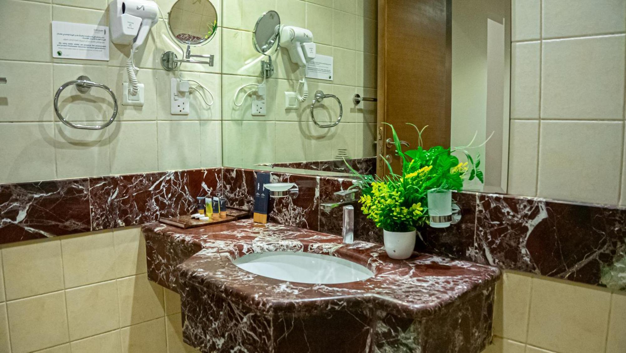 Rabwat Al Safwah Golden Hotel 麦地那 外观 照片